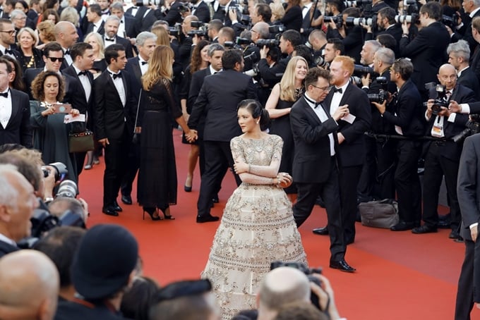 ly-nha-ky-buc-xuc-khi-bi-mao-danh-tai-cannes-1