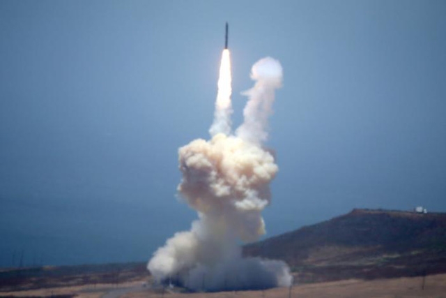  Tên lửa đánh chặn từ căn cứ không quân Vandenberg ở California. (Ảnh: Reuters) 