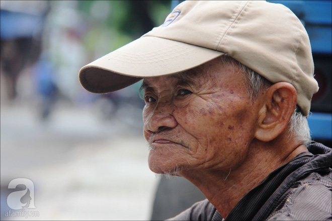 Tết Đoan Ngọ, nhà nhà sum vầy, cha già trăm tuổi vẫn đi bộ khắp Sài Gòn, bán bánh ú nuôi hai con gái - Ảnh 3.