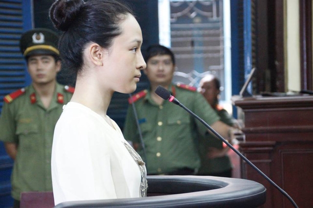 Hoa hậu Phương Nga tại phiên tòa sơ thẩm vào tháng 8/2016.