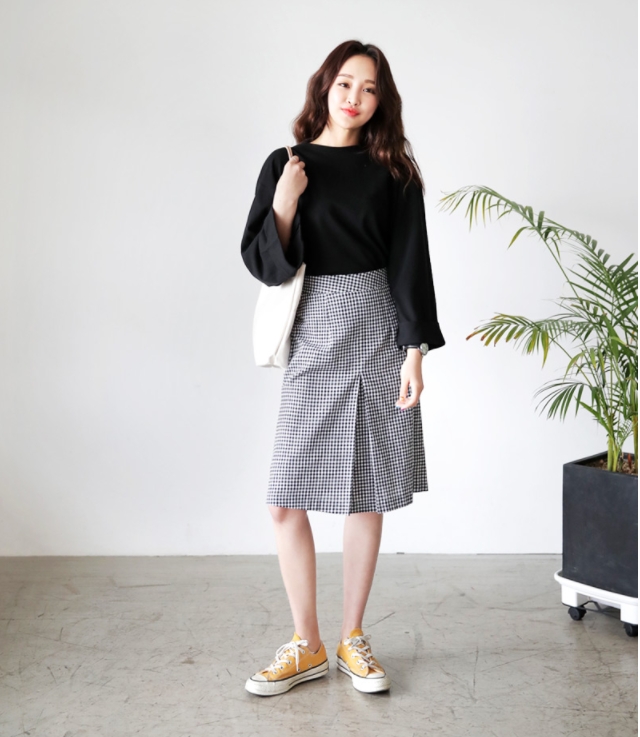 Tưởng không liên quan nhưng váy và giày sneakers lại hợp nhau ra phết! - Ảnh 7.