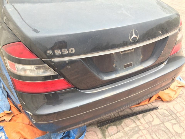 Xót xa Mercedes-Benz S550 AMG bị bỏ rơi tại Hà Nội - Ảnh 1.