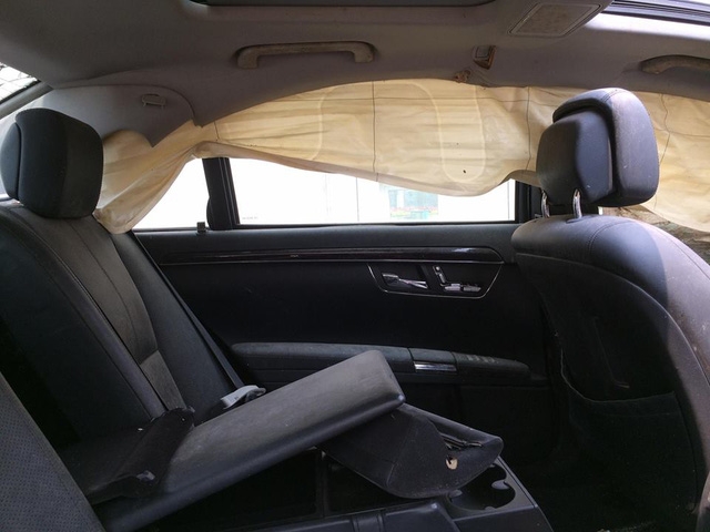 Xót xa Mercedes-Benz S550 AMG bị bỏ rơi tại Hà Nội - Ảnh 3.