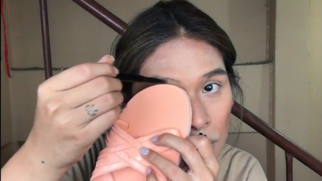 Co gai Thai Lan danh phan, ke mat bang dep hinh anh 1