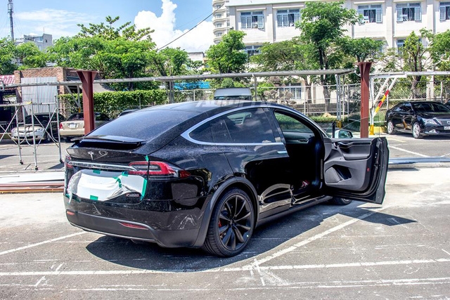 SUV điện Tesla Model X P100D độc nhất Việt Nam được cho đi đăng kiểm - Ảnh 3.