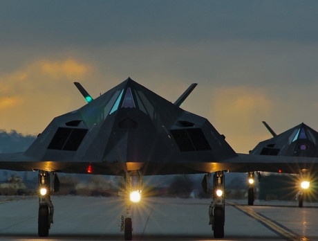 F-117A My - Chim ung dem tang hinh 'bong ma' dang so tren bau troi - Anh 3