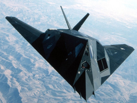 F-117A My - Chim ung dem tang hinh 'bong ma' dang so tren bau troi - Anh 6