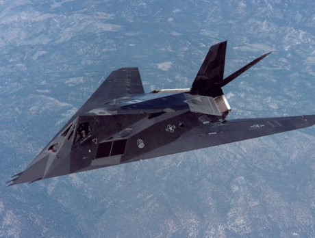 F-117A My - Chim ung dem tang hinh 'bong ma' dang so tren bau troi - Anh 8