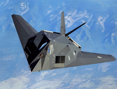 F-117A My - Chim ung dem tang hinh 'bong ma' dang so tren bau troi - Anh 12