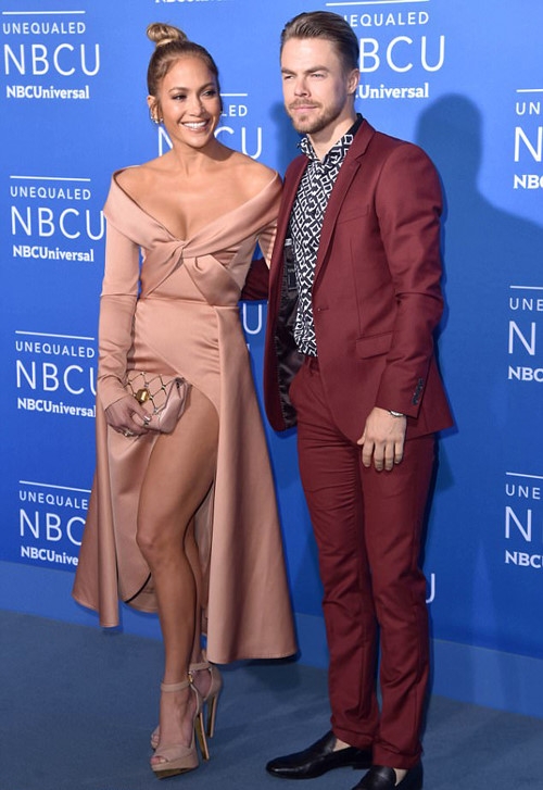 Jennifer Lopez gap su co tren san khau hinh anh 2