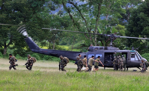 Quân đội Philippines vẫn dội bom Marawi sau sự cố tấn công nhầm - ảnh 2