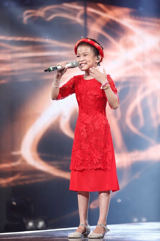 van-mai-huong-bat-khoc-truoc-man-thi-cua-co-be-khiem-thi-minh-hien-5