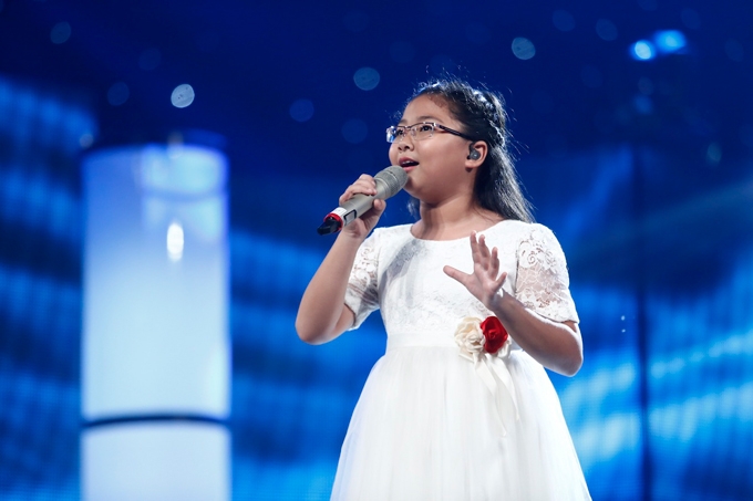 van-mai-huong-bat-khoc-truoc-man-thi-cua-co-be-khiem-thi-minh-hien-8