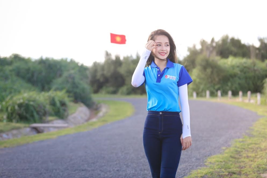Chi Pu giao luu voi sinh vien tren dao Phu Quy hinh anh 6