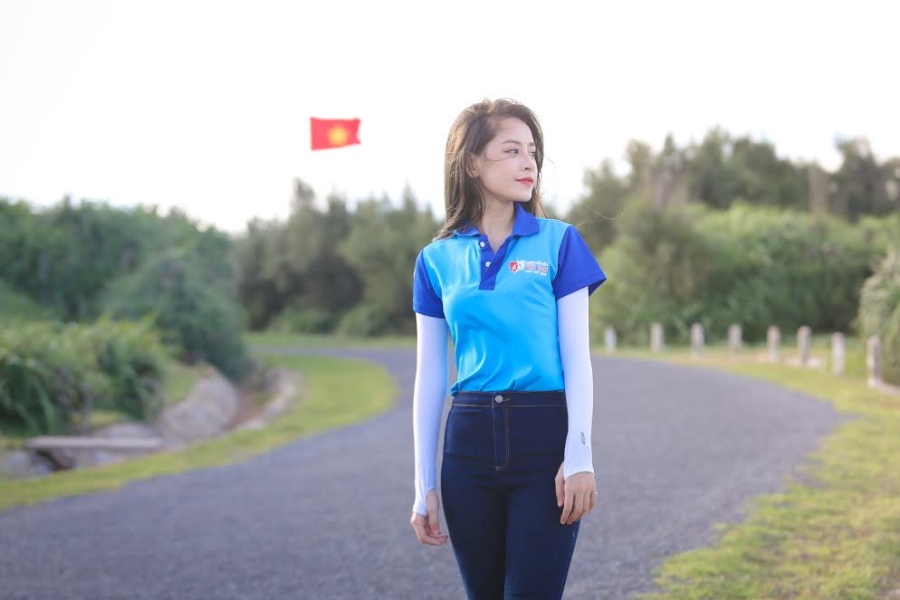 Chi Pu giao luu voi sinh vien tren dao Phu Quy hinh anh 8