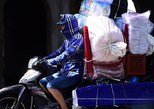 ha-noi-nang-nong-tren-40-do-c-duy-tri-het-ngay-mai