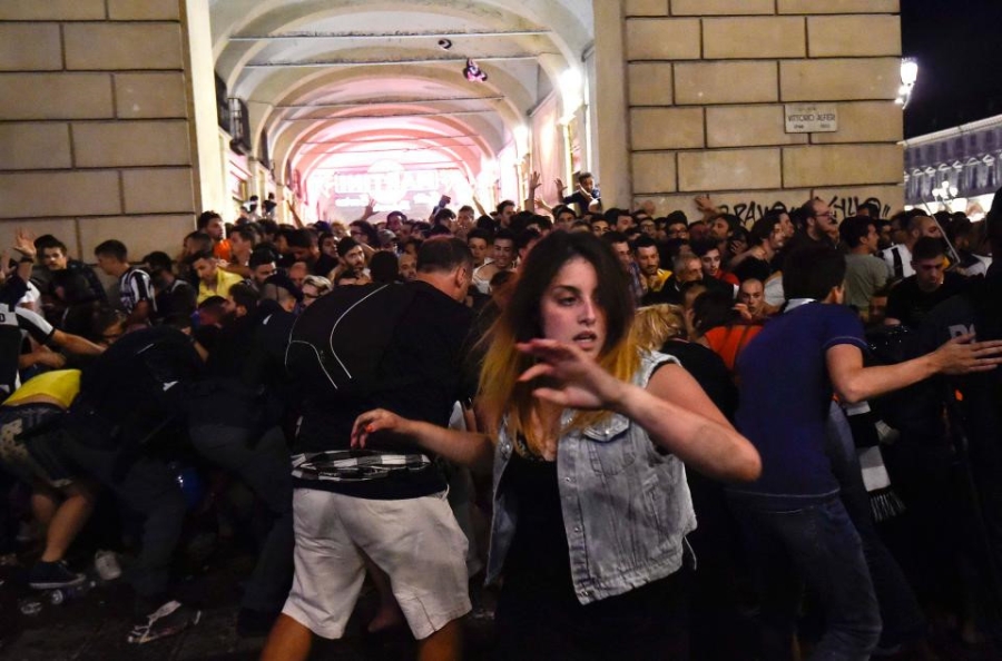No o fanzone Turin, fan Juventus bo chay tan loan hinh anh 2