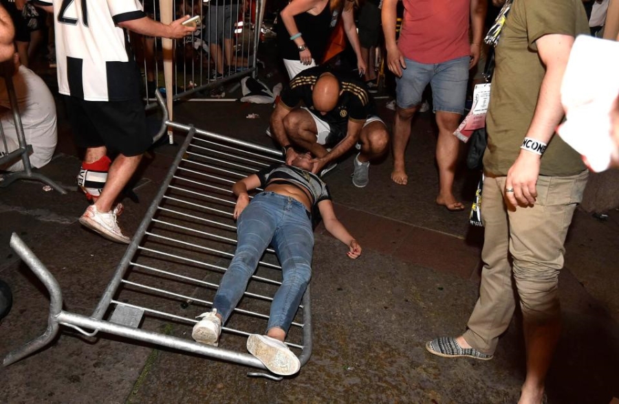 No o fanzone Turin, fan Juventus bo chay tan loan hinh anh 4