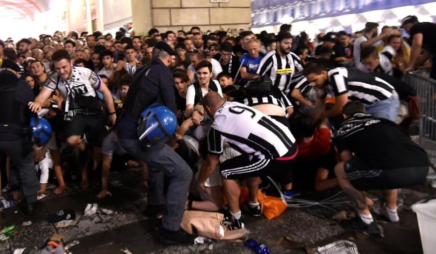 No o fanzone Turin, fan Juventus bo chay tan loan hinh anh 6