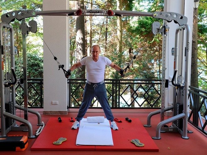 bat ngo voi che do sinh hoat cua “cu dem” putin hinh anh 4