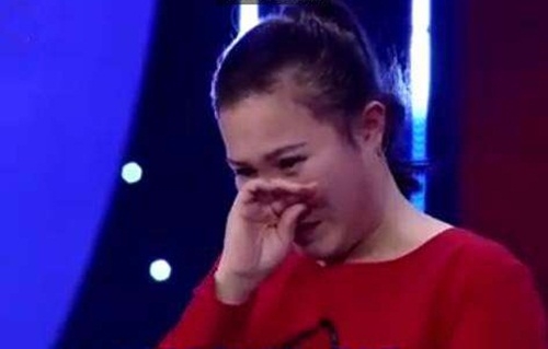 co gai lay chong bang tuoi ong minh va cau chuyen cam dong hinh anh 2