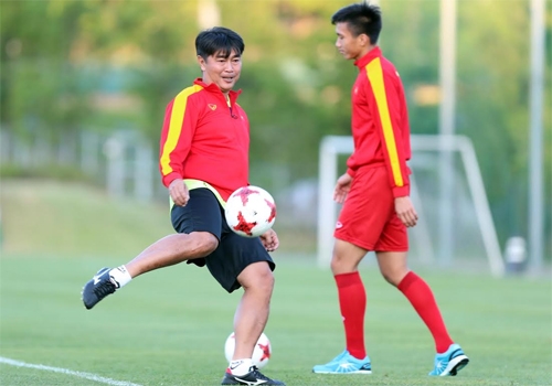 cuu-danh-thu-tran-minh-chien-khong-noi-duoc-gi-tot-dep-xin-hay-im-lang