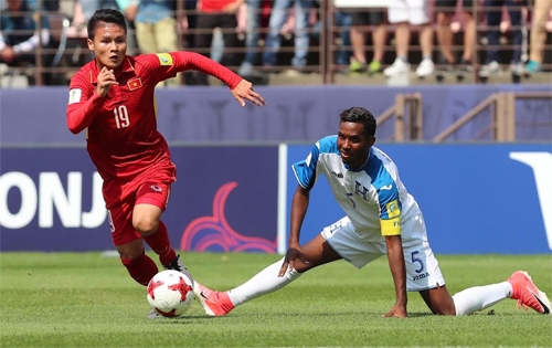 cuu-danh-thu-tran-minh-chien-khong-noi-duoc-gi-tot-dep-xin-hay-im-lang-2