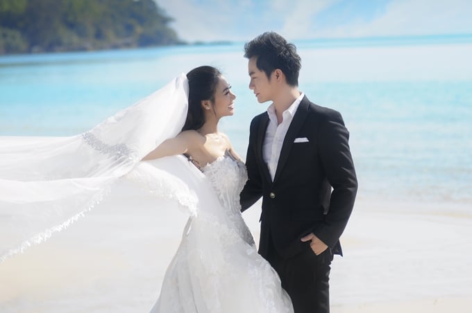duy-truong-khoe-anh-cuoi-lang-man-ben-vo-kem-4-tuoi-2