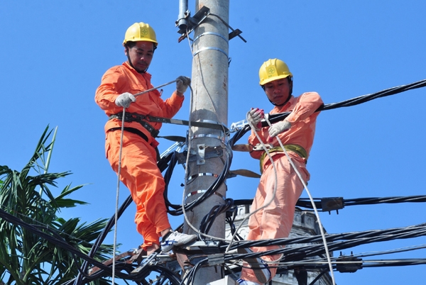 Hà Nội: Hoãn toàn bộ lịch cắt điện để phục vụ người dân trong dịp nắng nóng - Ảnh 1.