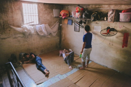 Ha Noi: Ong gia 'khung' cho thue nha tro dieu hoa gia 15.000 dong - Anh 5