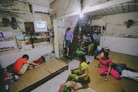 Ha Noi: Ong gia 'khung' cho thue nha tro dieu hoa gia 15.000 dong - Anh 6