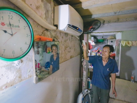Ha Noi: Ong gia 'khung' cho thue nha tro dieu hoa gia 15.000 dong - Anh 8