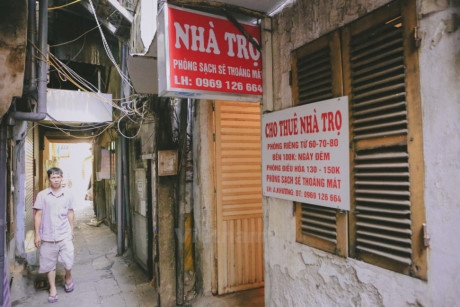 Ha Noi: Ong gia 'khung' cho thue nha tro dieu hoa gia 15.000 dong - Anh 10