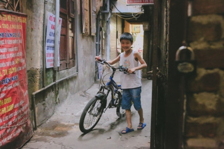 Ha Noi: Ong gia 'khung' cho thue nha tro dieu hoa gia 15.000 dong - Anh 13