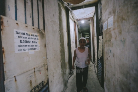 Ha Noi: Ong gia 'khung' cho thue nha tro dieu hoa gia 15.000 dong - Anh 17