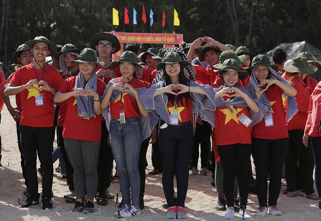 Những trái tim gửi tình yêu quê hương, đất nước.