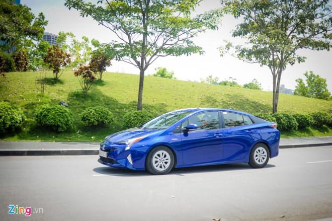 Oto chay 100 km het 3 lit xang cua Toyota chuan bi ban tai VN hinh anh 2