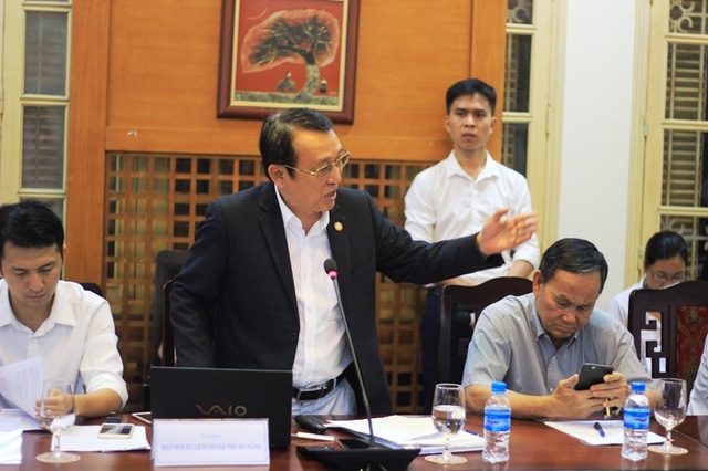 Ông Huỳnh Tấn Vinh phát biểu tại buổi tọa đàm ngày 30/5 về quy hoạch bán đảo Sơn Trà. Ảnh: VT.