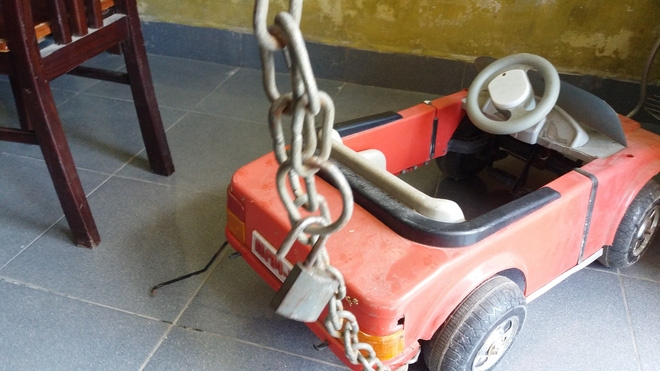 Giọt nước mắt của người vợ bị chồng xích cổ, nhốt trong nhà - Ảnh 3.