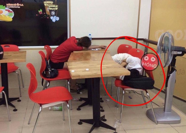 Hà Nội: Choáng trước cảnh nam thanh nữ tú ăn, ngủ la liệt trong cửa hàng tiện lợi - Ảnh 3.