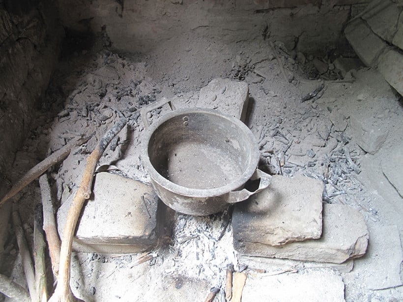 Ông điếc bà mù mỗi bữa ăn chỉ 5.000 đồng vẫn yêu thương, chiều chuộng nhau - ảnh 9
