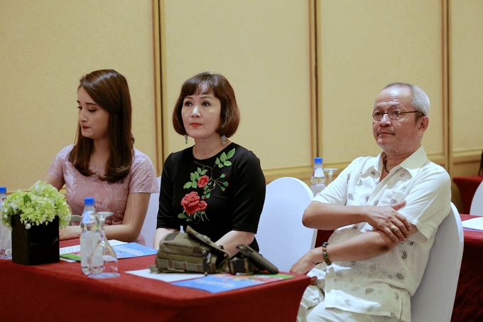 Quang Thắng: 'Vợ tin tưởng để tôi đóng phim xa nhà'
