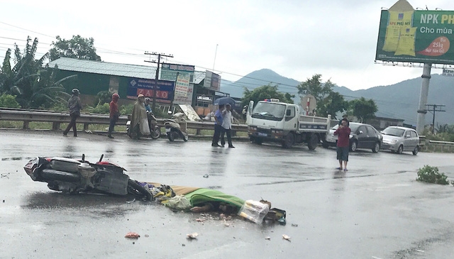 Hiện trường vụ tai nạn làm anh Hội chết thảm.