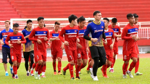 hlv huu thang “dop chat” hlv le thuy hai chuyen cau thu u20 hinh anh 2