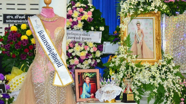 le-tang-hoa-hau-thai-19-tuoi-tran-ngap-hinh-anh-ngay-dang-quang-2