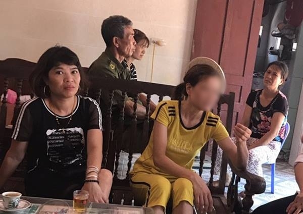Người cha có con gái bị xích cổ: “Tôi quá đau đớn khi thấy con mình bị hành hạ” - Ảnh 1.