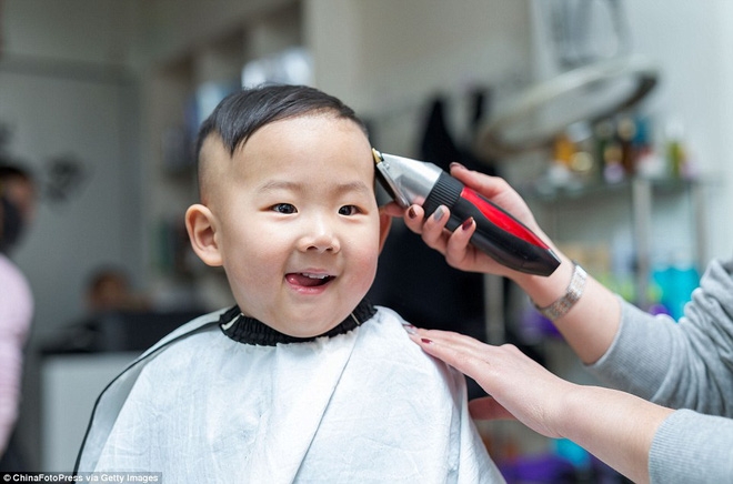 Sai lầm trong mùa nắng nóng nhiều mẹ mắc phải khiến con có thể đột quị, nguy hiểm tính mạng - Ảnh 2.