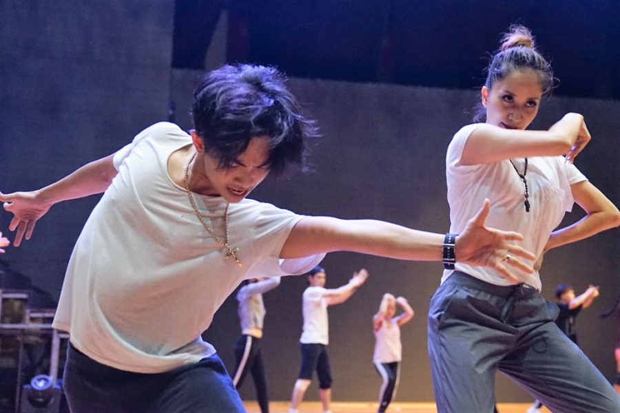 Khanh Thi met nhoai tren san tap cung Phan Hien, Chi Anh hinh anh 4
