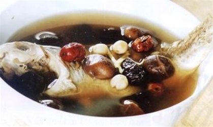 Cháo cá chép hầm hoàng tinh.