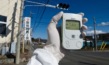 Theo dõi mức phóng xạ tại gần nhà máy điện hạt nhân Fukushima Daiichi. Ảnh tư liệu /// Reuters